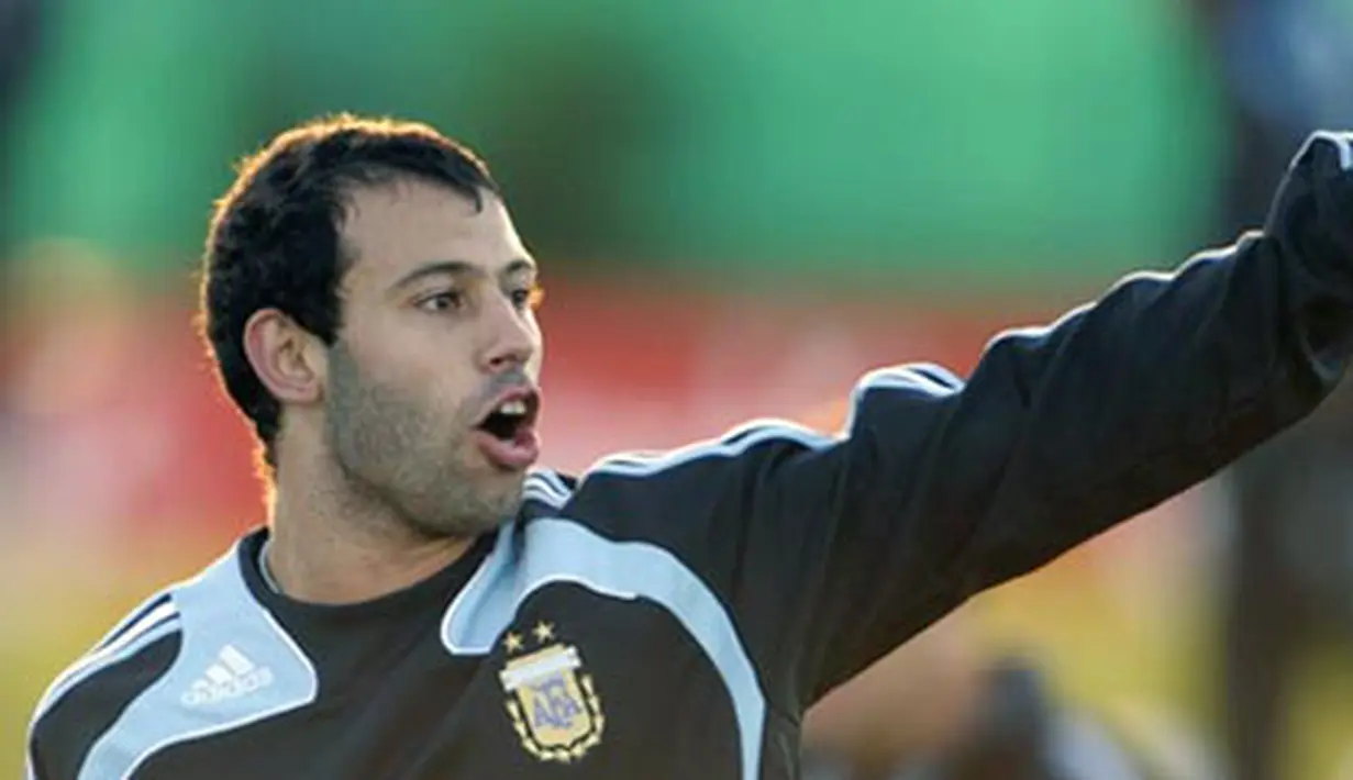 Gelandang Argentina, Javier Mascherano sedang berlatih di Ezeiza, Buenos Aires pada 2 Juni 2009. Argentina versus and Kolombia pada 6 Juni 06 dalam kualifikasi PD 2010 di Stadion Monumental. AFP PHOTO/JUAN MABROMATA