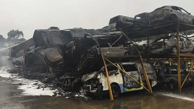 Ratusan Mobil Siap Lelang Hangus Dilalap Si Jago Merah