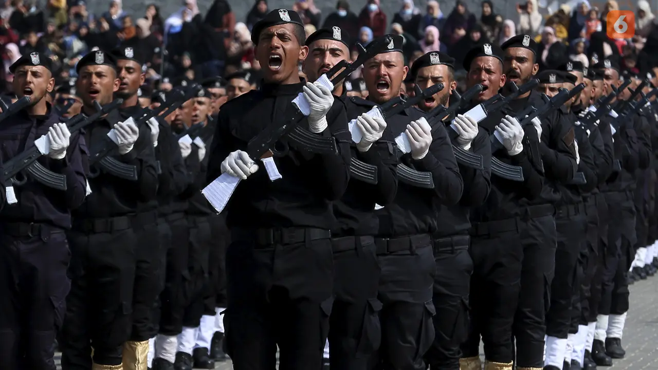 Melihat Upacara Kelulusan Pasukan Hamas Palestina