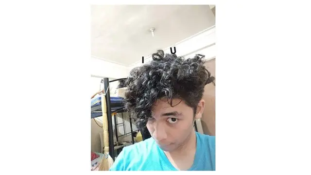 Pria Ini Gunakan Rambut Untuk Bikin Tulisan