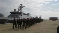 Pasukan dan kapal perang yang mengikuti Latihan Siaga Tempur Laut Koarmabar di perairan Natuna, Kepulauan Riau. (Liputan6.com/Ajang Nurdin)