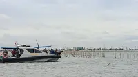 Sebanyak 600 nelayan di Pantai Utara (Pantura) Kabupaten Tangerang, dan jajaran TNI Angkatan Laut (AL), akhirnya mencabut pagar laut di laut Pantura, di Tanjung Pasir, Kecamatan Teluknaga, Kabupaten Tangerang, Sabtu (18/1/2025). (Pramitha Tristiawati).