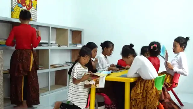 Marshel Widianto dan Mpok Alpa di vila Ivy Baskara (YouTube/TRANS7 OFFICIAL)