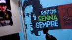 Sebuah pameran untuk mengenang 20 tahun kematian pembalap F1 Ayrton Senna dihelat di Sirkuit Imola, Italia, (1/5/2014). (REUTERS/Alessandro Garofalo)