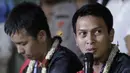 Pasangan ganda putra Indonesia, Mohammad Ahsan/Hendra Setiawan, saat konfrensi pers di Bandara Soekarno-Hatta, Tangerang, Selasa (27/8). Ahsan/Hendra meraih gelar pada Kejuaraan Dunia Bulutangkis 2019. (Bola.com/Yoppy Renato)