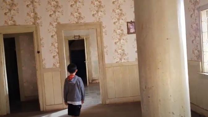 Intip rumah yang dijadikan lokasi syuting film Pengabdi Setan. (Sumber: YouTube/ViJe RaY)