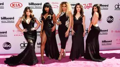 Girlband asal Amerika Serikat, Fifth Harmony berpose di karpet merah saat menghadiri gelaran akbar Billboard Music Awards 2016 di Las Vegas, Nevada, Minggu (22/5). (David Becker/Getty Images/AFP)
