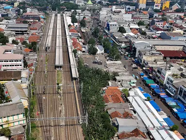 Foto dari udara memperlihatkan suasana di Stasiun Tangerang, Kota Tangerang, Banten, Senin (16/9/2024). (merdeka.com/Arie Basuki)