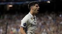 Selebrasi Marco Asensio usai menceploskan bola ke gawang Bayern Munchen saat  Perempat Final Liga Champions 2017 di Santiago Bernabeu, Spanyol, Rabu (19/4). Madrid kalahkan Munchen dengan skor 4-2 lewat perpanjangan waktu. (AP Photo)