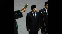 Ketua DPR terpilih, Setya Novanto, saat mengucapkan sumpah janji jabatan di gedung parlemen, Jakarta, (2/10/14). (Liputan6.com/Andrian M Tunay)