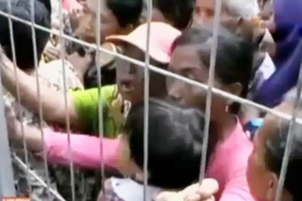  Antre Sembako Gratis Ricuh hingga Arus Mudik di Pelabuhan Merak