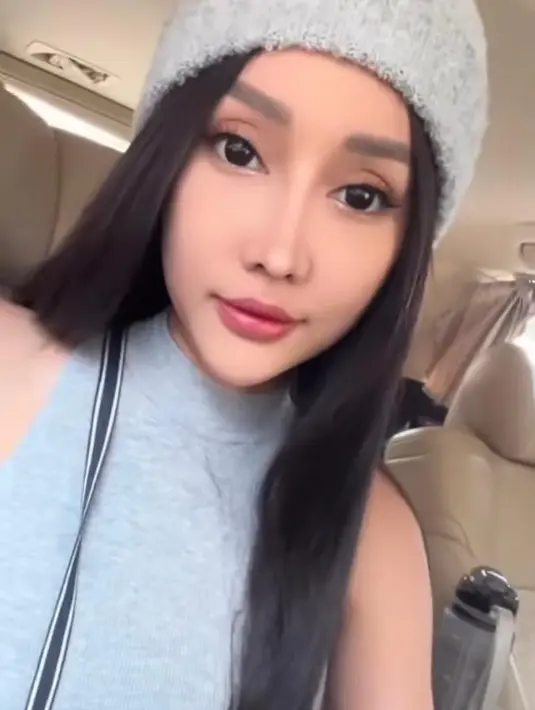 Pipinya juga terlihat lebih tirus dibanding sebelumnya yang masih tampak chubby. (Instagram/lucintaluna_manjalita)