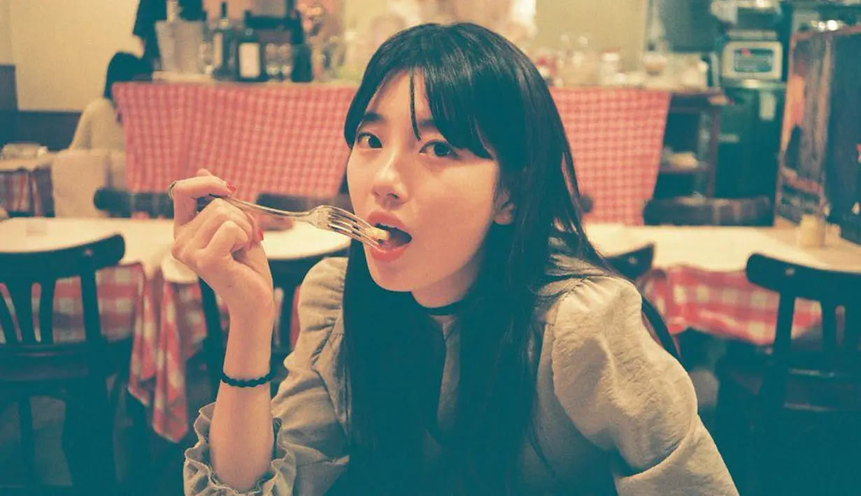 Ia juga pernah diam-diam menyumbang sebesar Rp 115 juta untuk orang-orang yang membutuhkan, namun akhirnya kabar itu bocor. Tak hanya itu, Suzy juga memberikan dukungan untuk anak-anak yang menderita leukimia. (Foto: instagram.com/skuukzky)