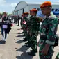 WNI yang telah menjalani observasi di Natuna, Kepulauan Riau jelang dipulangkan ke kampung halaman masing-masing, Sabtu (15/2/2020). (foto: dokumentasi BNPB)