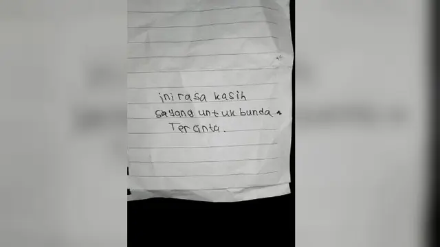 Teknologi boleh berganti, tapi cinta antara anak dan ibu tidak tergantikan.