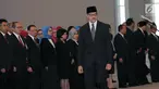 Dody Budi Waluyo bersiap menuju tempat pengucapan sumpah jabatan sebagai Deputi Gubernur BI di Gedung Mahkamah Agung RI, Jakarta, Rabu (18/4). Pengucapan sumpah jabatan dilakukan langsung oleh Ketua MA, M Hatta Ali. (Liputan6.com/Helmi Fithriansyah)