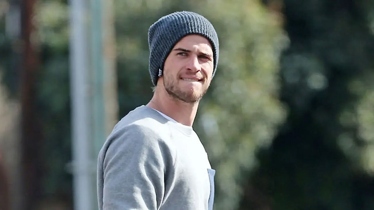 liam-hemsworth-130919b.jpg