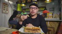 Martabak ala pizza bikin ketagihan (Foto: Kokikutv)