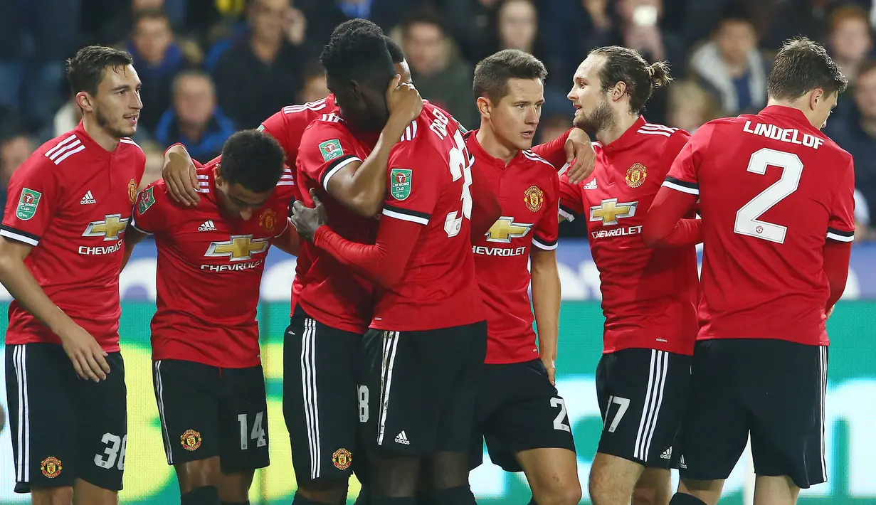 1. Manchester United (Old Trafford) – 74.498 penonton. (AFP/Geoff Caddick)
