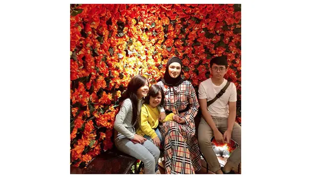 5 Potret Kebersamaan Keempat Anak Mulan Jameela Ini Kompak Banget