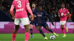Dembele menjadi keran gol Les Parisiens melalui gol cantik dari luar kotak penalti pada menit ke-23. (AFP/Anne-Christine Poujoulat)
