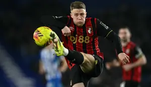 Manchester United dan Liverpool Berebut Bek Bournemouth, Harga Tembus Rp 1,2 Triliun