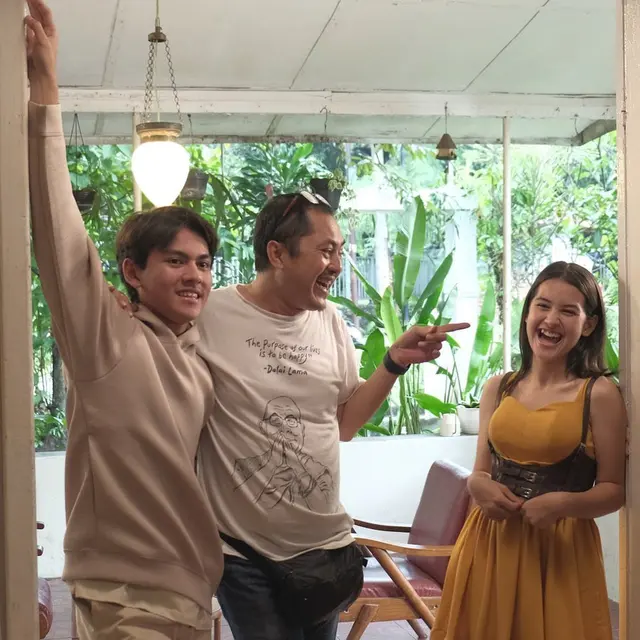 iSandrinna Michelle dan Rey Bong saat syuting DJS The Movie: Biarkan Aku Menari (Foto: Instagram/@indrayanto)