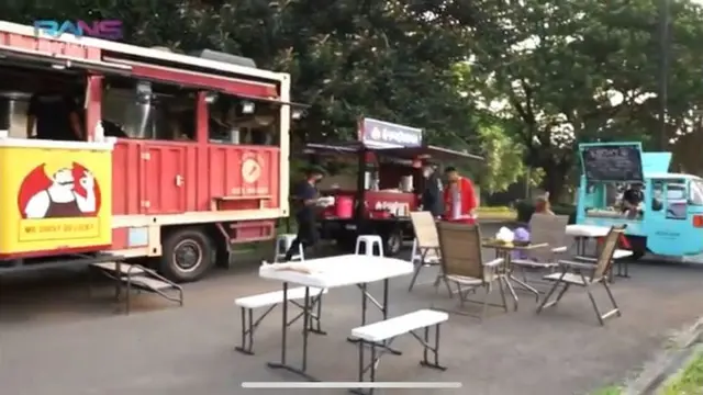 Nagita Slavina Jajan di Food Truck