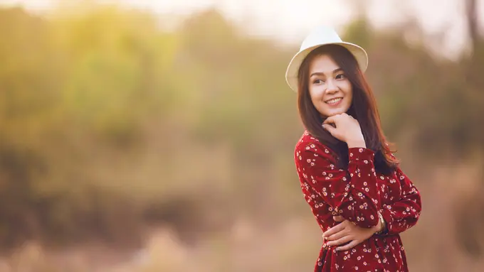 3 Fashion Item Klasik yang Siap Bikin Kamu Tampil Beda, Siap-Siap Jadi Pusat Perhatian