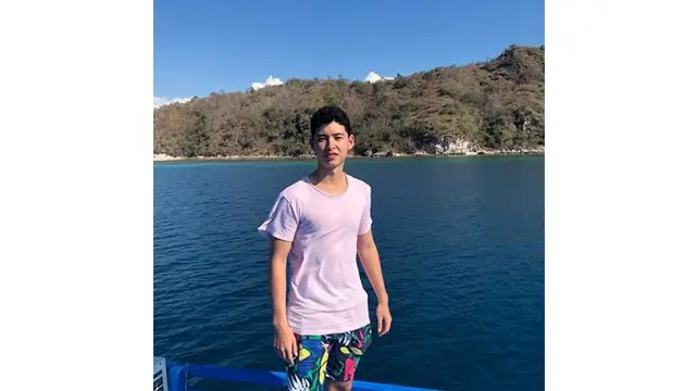 Alvy Xavier juga cukup aktif di media sosial, ia kerap membagikan rutinitasnya di Instagram.