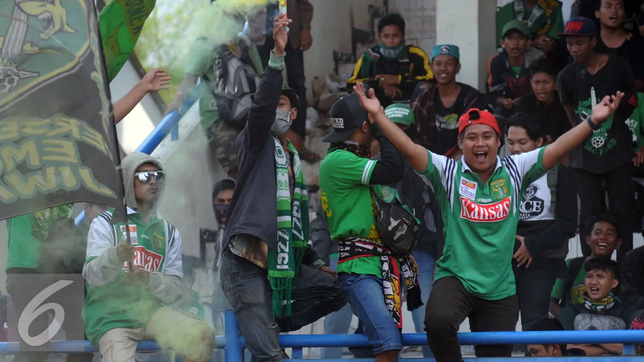 20160803-Bonek Persebaya Bubar-Jakarta- Helmi Fithriansyah