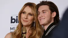 Penyanyi Celine Dion dan Rene-Charles Angelil usai menerima penghargaan Icon Award pada ajang Billboard Music Awards 2016 di Las Vegas, Minggu (22/5). Pesona anak sulung Celine Dion itu menyedot sebagian mata penonton perempuan. (REUTERS/Steve Marcus)
