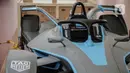 Detail replika mobil Formula E setelah dibuka untuk kali pertama di Stadion Balap Sepeda Velodrome, Rawamangun, Jakarta Timur, pada Kamis (26/5/2022). Ini merupakan replika salah satu mobil Formula E yang akan mengaspal di Sirkuit Ancol pada 4 Juni mendatang. (Liputan6.com/Faizal Fanani)