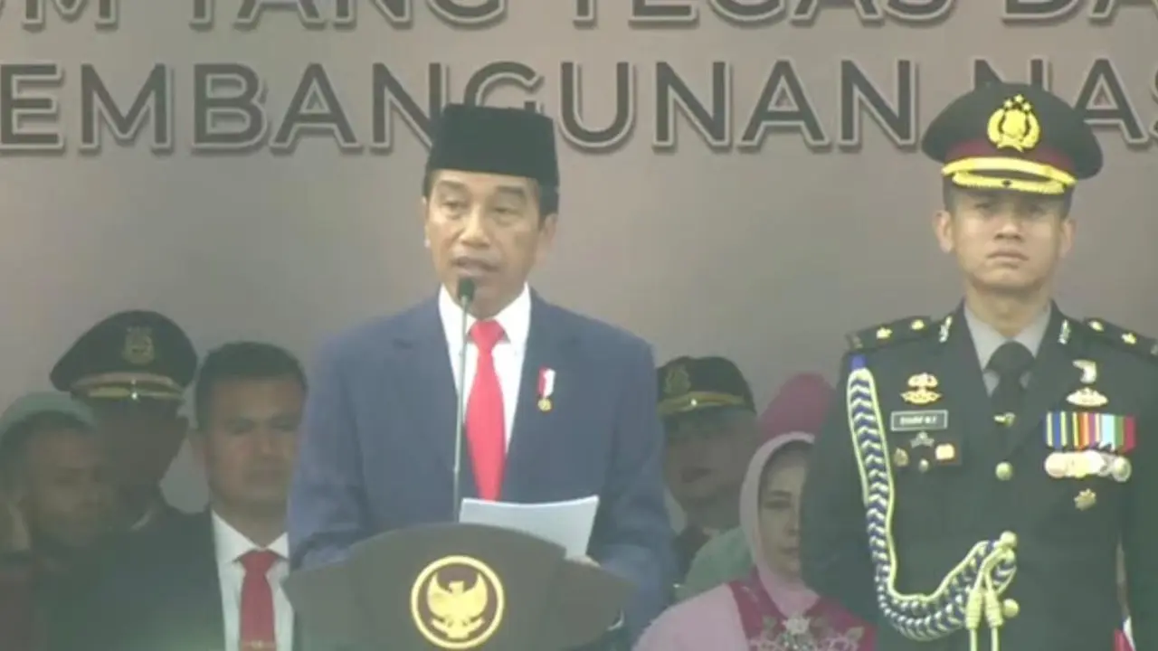 Presiden Jokowi saat Peringatan Hari Bhakti Adhyaksa ke-63 di Lapangan Badan Pendidikan dan Pelatihan (Badiklat) Kejaksaan Jakarta, Sabtu (22/7/2023).