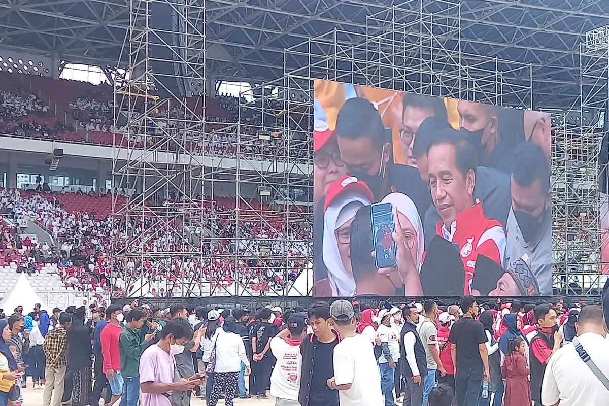 Jokowi menghadiri acara ribuan relawan di GBK Senayan