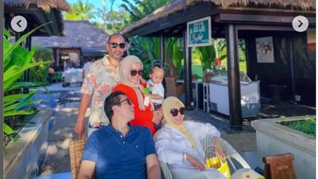 Syahrini istri Reino Barack bertemu ibunda dan Aisyahrani sang adik di Bali (Foto: instagram princessyahrini)