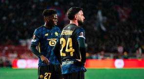 Aksi Calvin Verdonk bersama Lille saat bertandang ke markas Crvena Zvezda dalam lanjutan Liga Europa 2025/2026 di Belgrade, Serbia, Jumat (7/11/2025) dini hari WIB. (Dok. Lille)