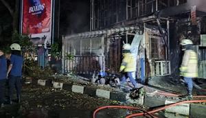 Kericuhan pecah di Kota Bandung, Jawa Barat, saat peringatan Hari Buruh, Jumat (1/5/2026) malam. (Foto: Antara)