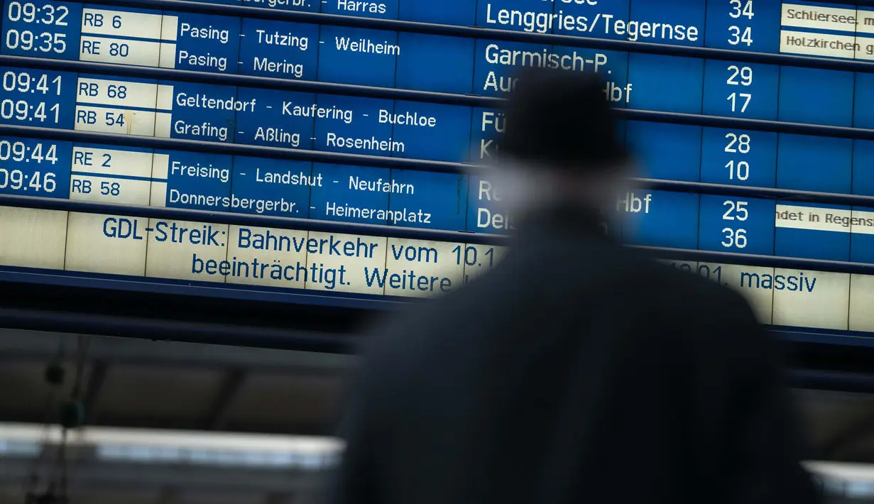 GDL melakukan mogok massal sebagai eskalasi perselisihan upah dengan operator kereta api Deutsche Bahn (DB). (LUKAS BARTH-TUTTAS/AFP)