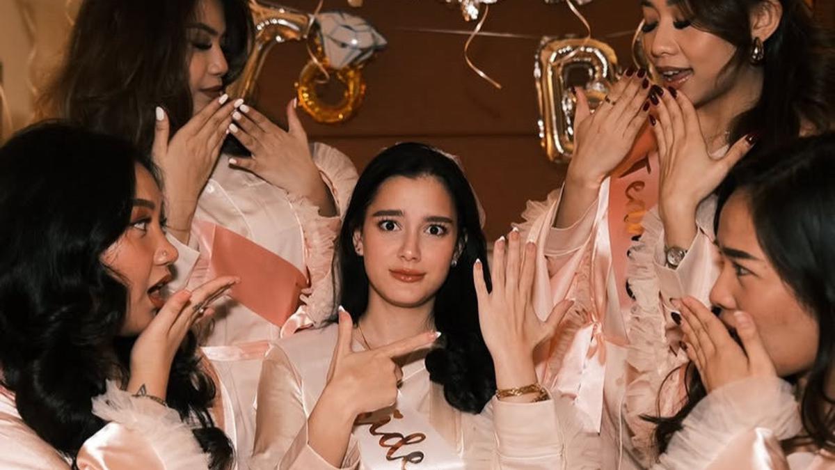 6 Potret Bachelorette Party Yasmine Ow Kenakan Piyama Sebelum Menikahi Pria Malaysia