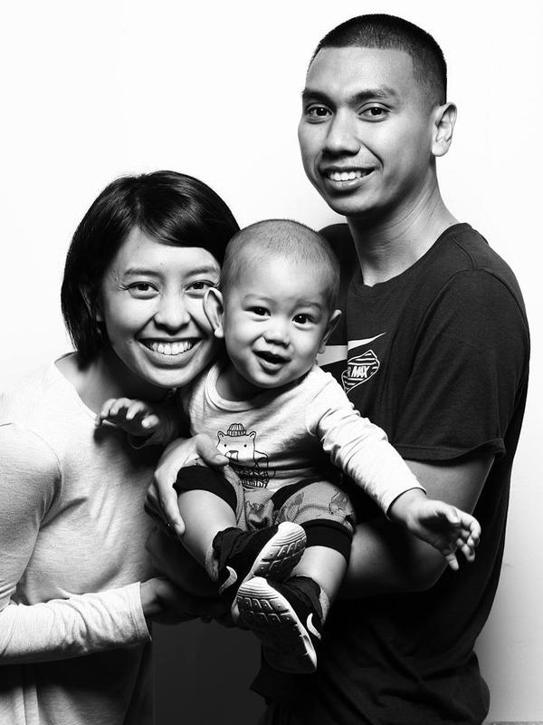 Kebahagiaan keluarga ini pun makin lengkap dengan kehadiran putra pertama mereka bernama Budi Abdulkadir Putra pada 27 September 2016. (Liputan6.com/IG/@dilahadju26)