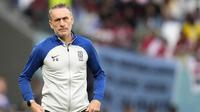 Ekspresi pelatih Timnas Korea Selatan, Paulo Bento dalam pertandingan Grup H Piala Dunia 2022 melawan Timnas&nbsp;Uruguay yang berlangsung di Education City Stadium, Qatar, Kamis (24/11/2022). (AP Photo/Lee Jin-man)