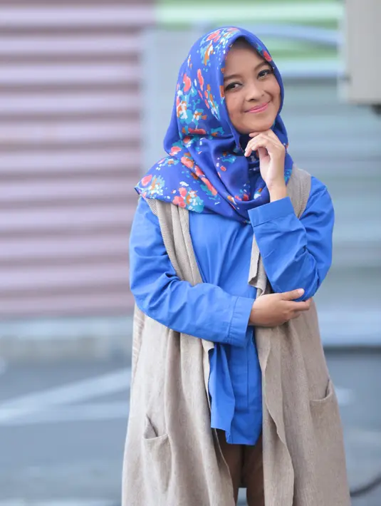 "Alhamdulillah lancar,tapi gak boleh cepat puas.Juri kasih komentar bagus juga ke Neng. Neneng bawain materi tentang Garut, Insya Allah yakin lolos," kata Neneng ditemui Bintang.com di Studio 1 Indosiar, Daan Mogot, Jumat (15/9).(Adrian Putra/Bintang.com)