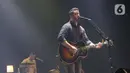 Dentingan gitar akustik dan suara khas Alejandro Manzano membuat ribuan penonton yang hadir hanyut dalam suasana magis. (Liputan6.com/Angga Yuniar)