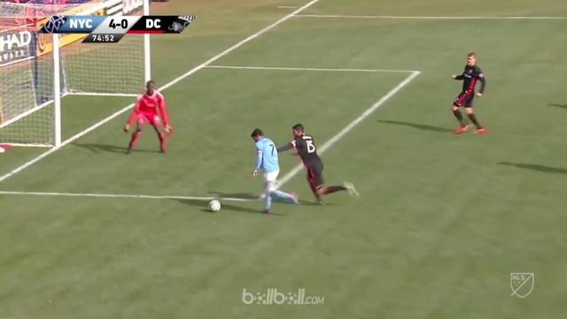 Aksi memukau mantan bintang Barcelona, David Villa, cetak 2 gol indah di MLS. This video presented by Ballball.