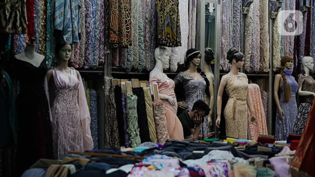 FOTO: Geliat Pasar Baru di Masa PPKM Level 4