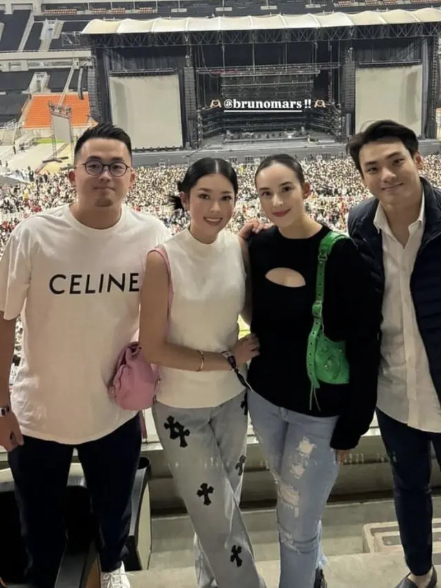 Chelsea Islan Nonton Konser Bruno Mars Bersama Pasangan. [@janicetanujaya]