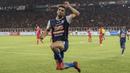 Gelandang Arema FC, Ahmed Atayev, merayakan gol yang dicetaknya ke gawang Persija Jakarta pada laga Liga 1 di SUGBK, Jakarta, Sabtu (31/3/2018). Persija menang 3-1 atas Arema FC. (Bola.com/Vitalis Yogi Trisna)