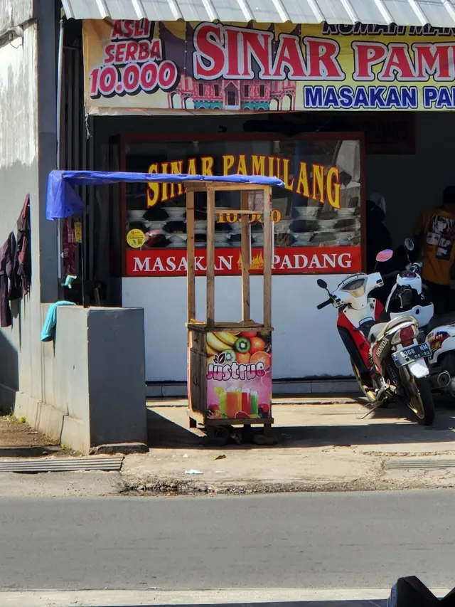 Enggak Biasa, Ini 6 Potret Warung Makan Padang yang Bikin Bingung Pelanggan