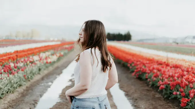 Selain menghadapi kebutuhan fisik anak, ibu sering kali harus menanggung beban emosional yang besar.